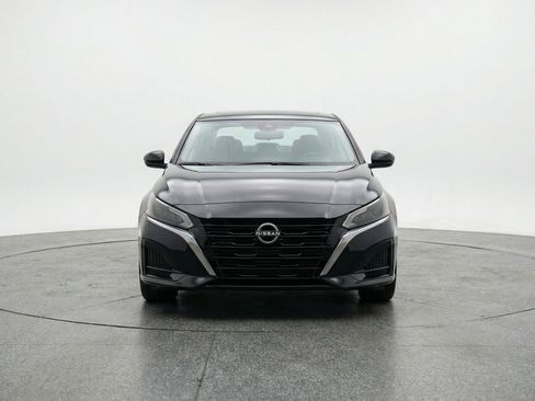 Used 2025 Nissan Altima 2.5 SV image 2