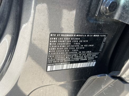 Certified 2025 Volkswagen Taos SEL image 33