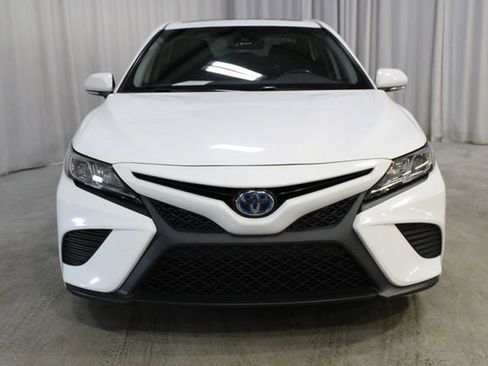 Used 2019 Toyota Camry SE w/ Sunroof Package image 27