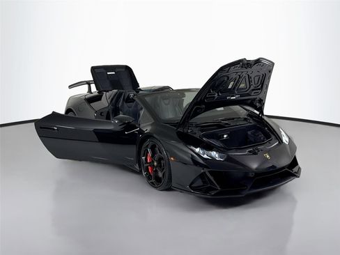 Used 2020 Lamborghini Huracan EVO image 37
