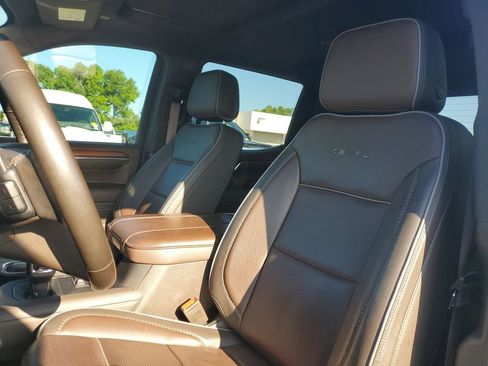 Used 2024 GMC Sierra 1500 Denali w/ Technology Package AWD/4WD image 19