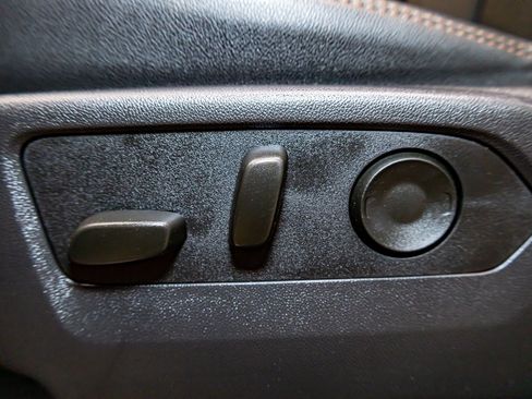 Used 2025 GMC Sierra 1500 AT4 w/ Technology Package image 24