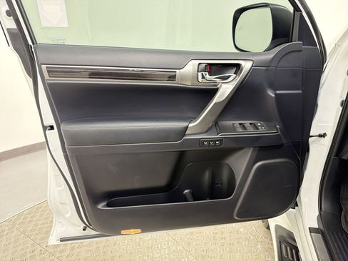 Used 2023 Lexus GX 460 Premium w/ Accessory Package image 22