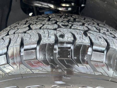 Used 2024 Toyota Tacoma TRD Off-Road image 27