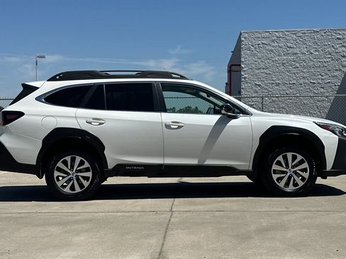 Used 2024 Subaru Outback Premium AWD/4WD image 2