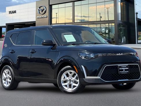 Used 2025 Kia Soul LX w/ LX Technology Package FWD image 2