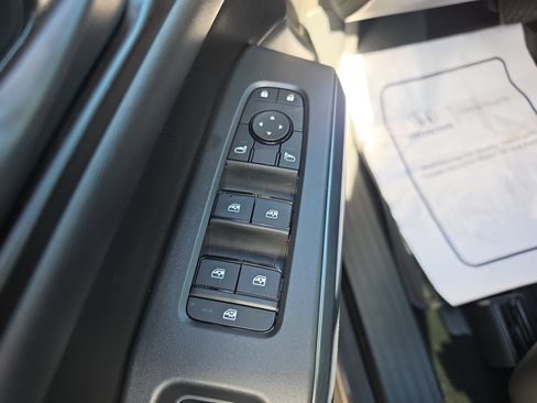 Used 2025 Nissan Pathfinder Rock Creek AWD/4WD image 14