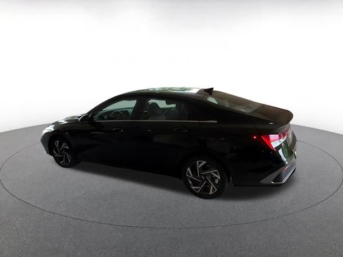 Used 2025 Hyundai Elantra SEL FWD image 10