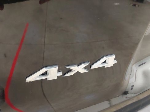 Used 2019 Jeep Cherokee Latitude w/ Cold Weather Group image 32