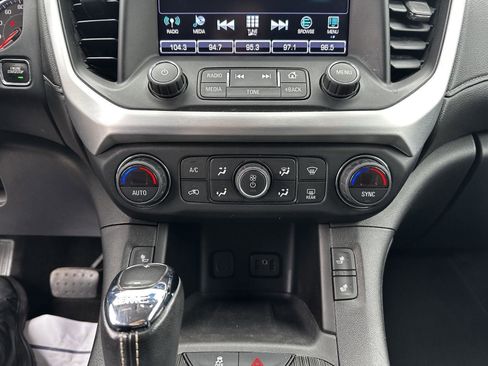 Used 2019 GMC Acadia SLT AWD/4WD image 16