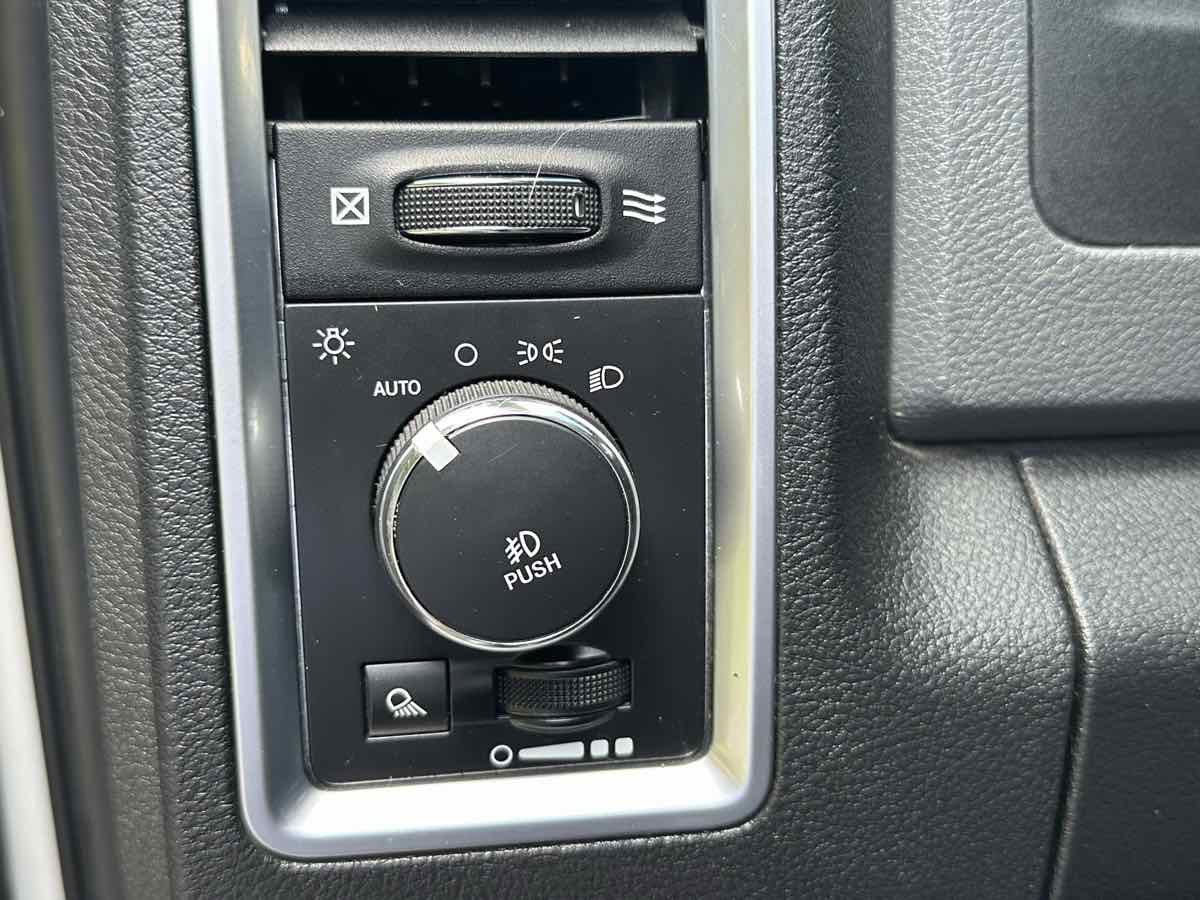 Used 2016 RAM 1500 Big Horn RWD image 28