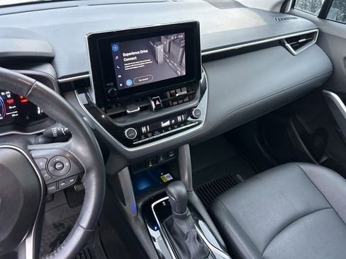 Used 2023 Toyota Corolla Cross XLE image 29