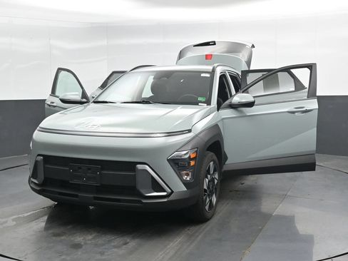 Used 2025 Hyundai Kona SEL AWD/4WD image 46