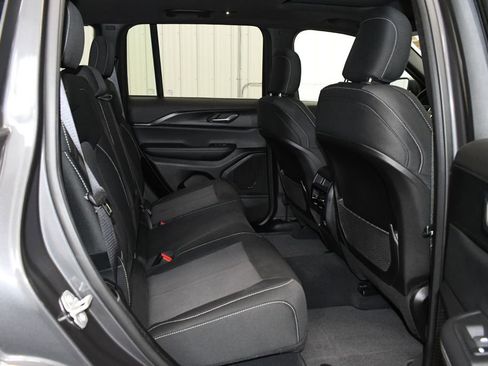 Used 2024 Jeep Grand Cherokee Laredo X image 26