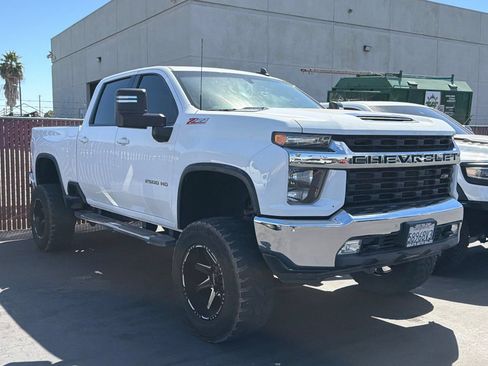 Used 2022 Chevrolet Silverado 2500 LT w/ Convenience Package AWD/4WD image 2