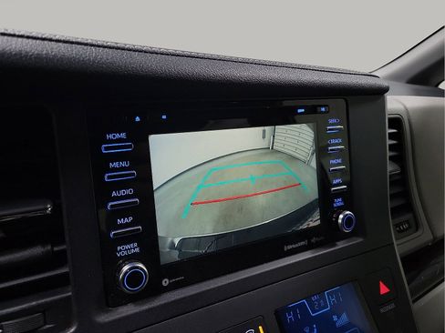 Certified 2020 Toyota Sienna XLE image 12
