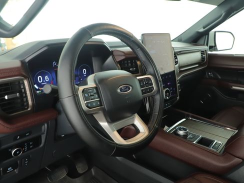 Used 2024 Ford Expedition Limited RWD image 9