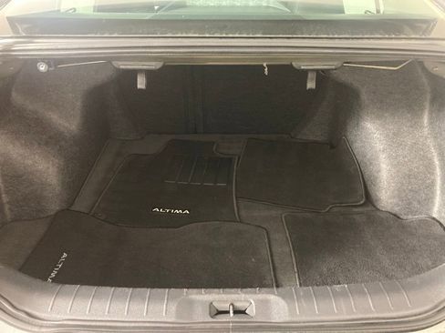 Used 2025 Nissan Altima 2.5 SV FWD image 21