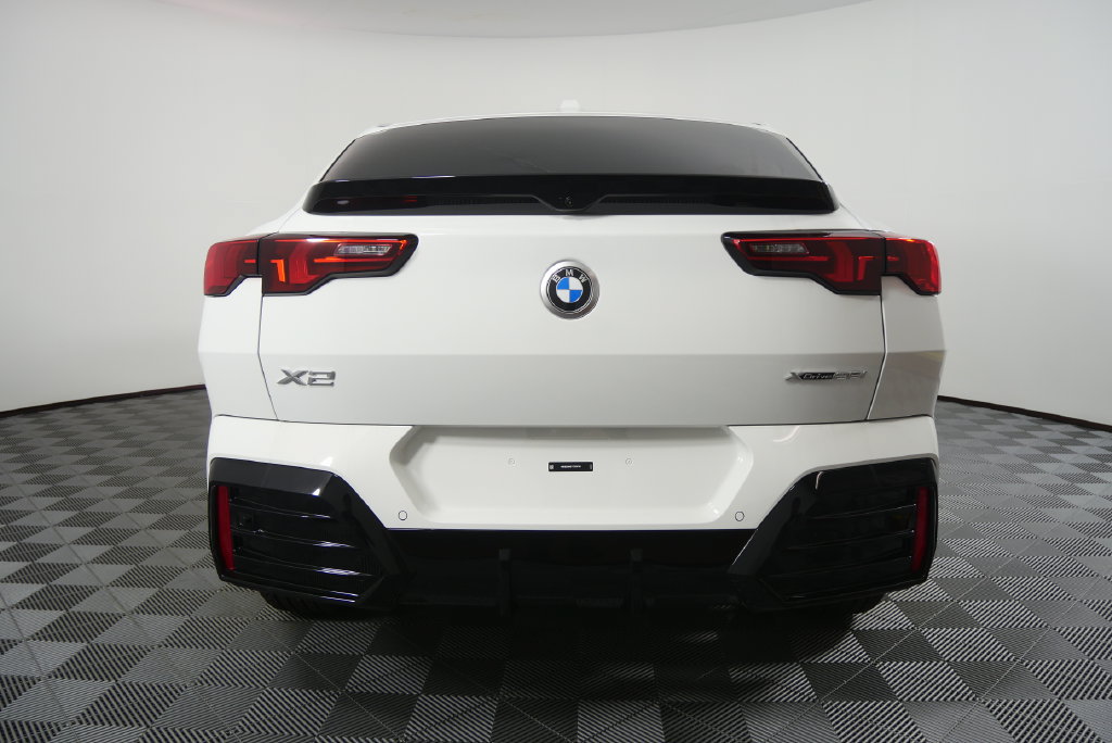 Used 2026 BMW X2 xDrive28i w/ Technology Package AWD/4WD image 4