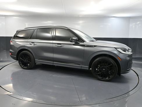 Used 2025 Lincoln Aviator Reserve w/ Jet Appearance Package image 4