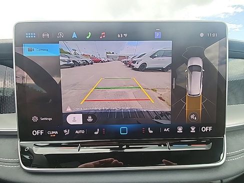 Certified 2025 Volkswagen Tiguan SE R-Line AWD/4WD image 17