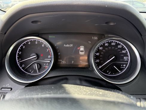 Used 2020 Toyota Camry XLE image 15