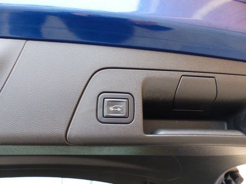 Used 2022 Buick Envision Essence w/ Technology Package I AWD/4WD image 40