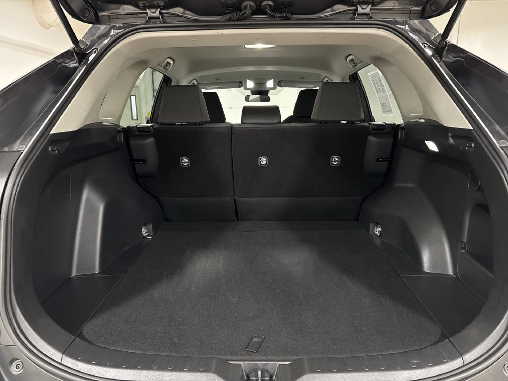 Used 2025 Toyota RAV4 XLE FWD image 23