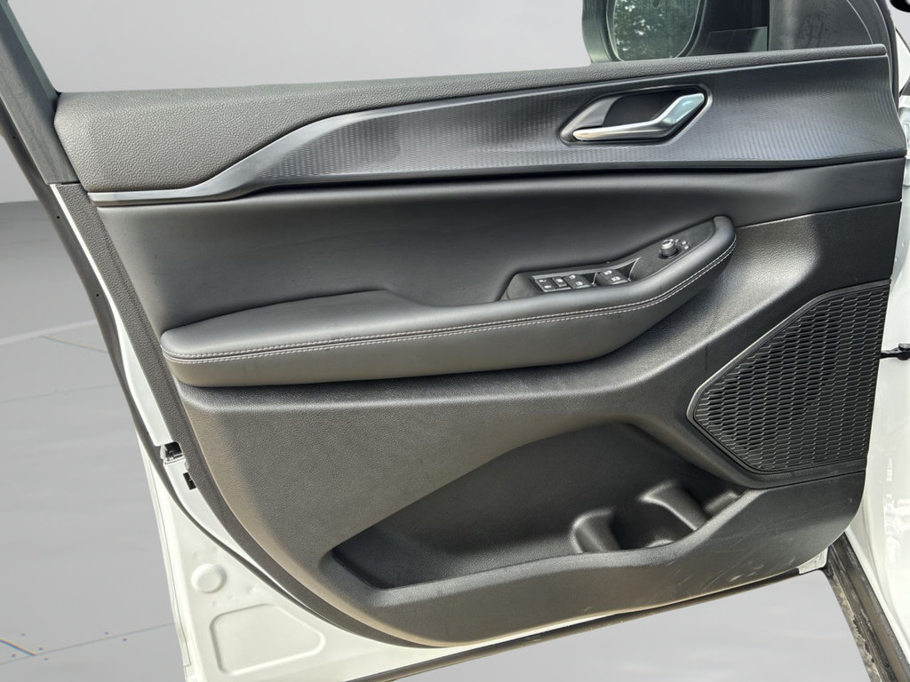 New 2025 Jeep Grand Cherokee Laredo X w/ Luxury Tech Group I RWD image 36