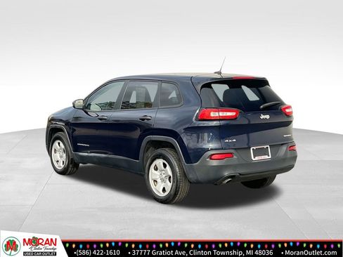 Used 2016 Jeep Cherokee Sport image 4