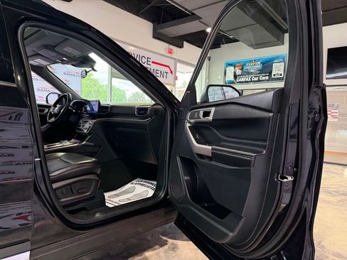 Used 2023 Ford Explorer XLT w/ Equipment Group 202A AWD/4WD image 53