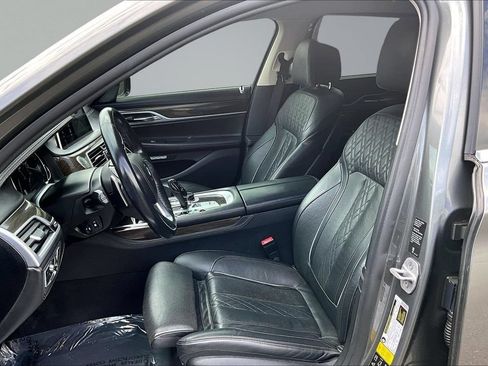 Used 2018 BMW 750i xDrive AWD/4WD image 10