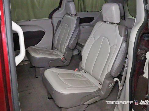Used 2017 Chrysler Pacifica Touring-L Plus image 12