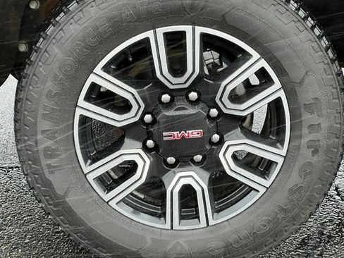 Used 2021 GMC Sierra 2500 AT4 w/ AT4 Premium Plus Package image 9