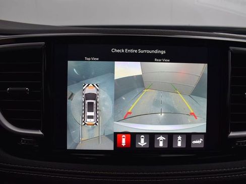 New 2026 Chrysler Pacifica Limited image 36