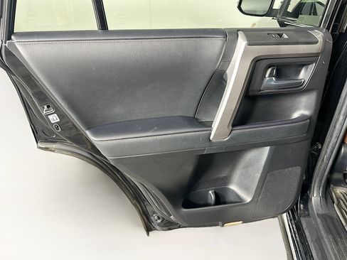 Used 2021 Toyota 4Runner Limited AWD/4WD image 28
