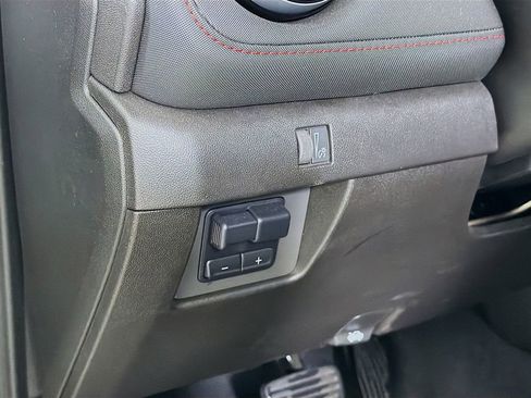 Used 2025 Chevrolet Colorado Z71 image 12