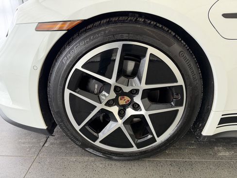 Used 2025 Porsche Taycan image 10