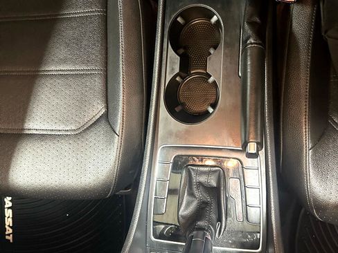 Used 2018 Volkswagen Passat 2.0T R-Line w/ R-Line Lighting Package image 23