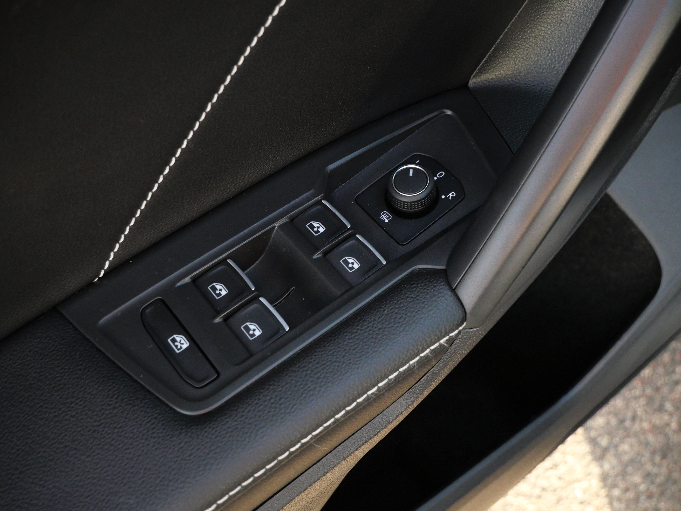 Certified 2023 Volkswagen Tiguan SE R-Line AWD/4WD image 19
