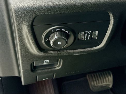 Used 2022 Jeep Grand Cherokee Summit w/ Luxury Tech Group V image 10