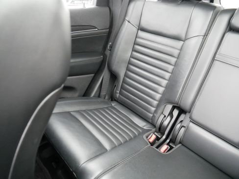 Used 2018 Jeep Grand Cherokee Limited image 12