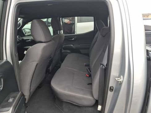 Used 2017 Toyota Tacoma TRD Off-Road image 12