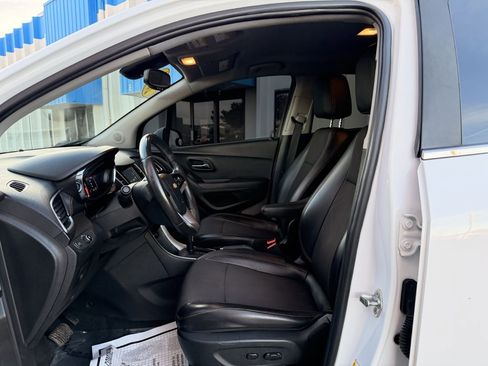Used 2017 Chevrolet Trax LT w/ LT Convenience Package image 12