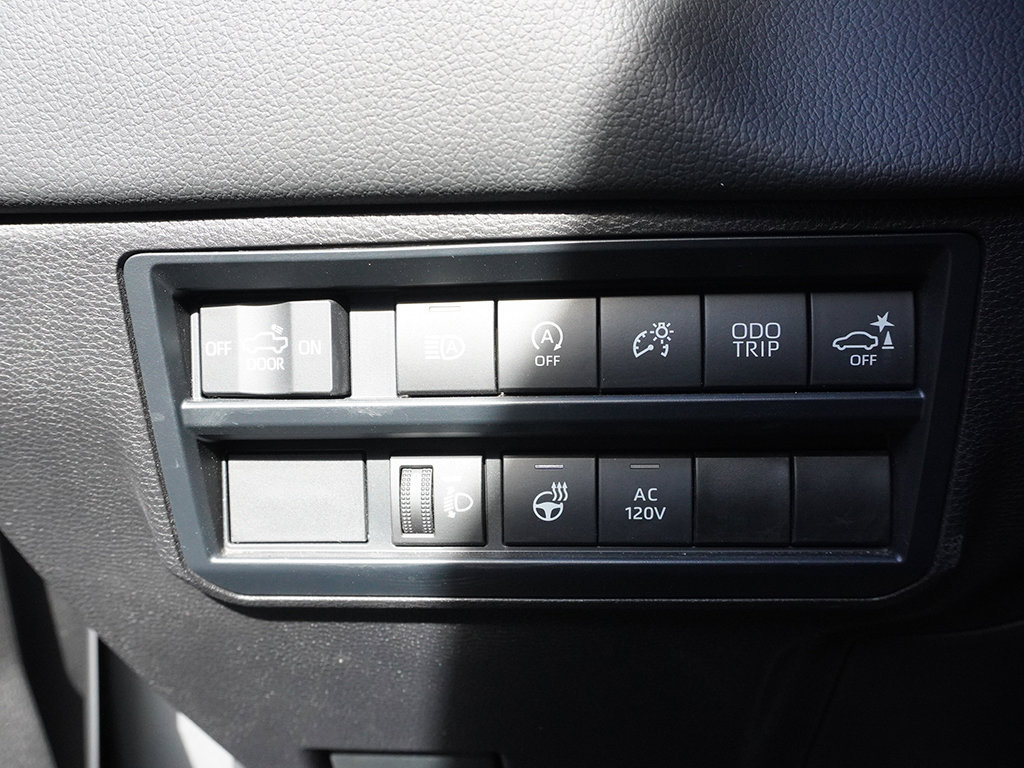 Used 2025 Toyota Tundra Limited AWD/4WD image 44