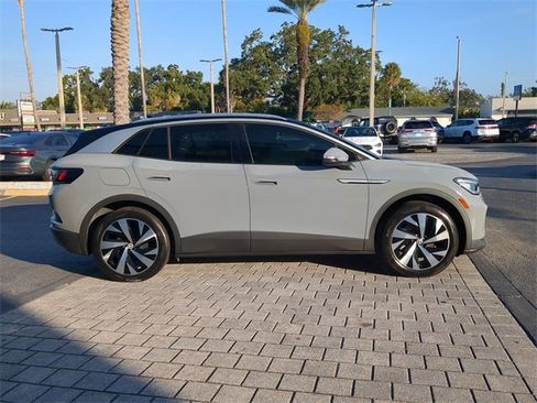 Certified 2021 Volkswagen ID.4 Pro S w/ Gradient Package image 3