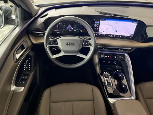 Used 2025 Audi Q5 Premium w/ Convenience Package image 11