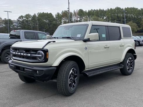 New 2025 Ford Bronco Outer Banks image 8