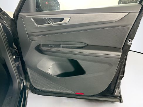 Used 2025 Volkswagen Atlas Cross Sport SE image 31