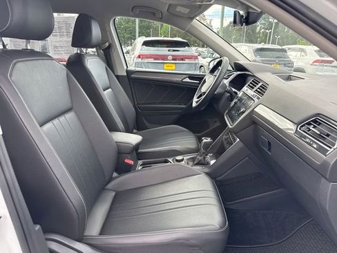 Used 2022 Volkswagen Tiguan SE AWD/4WD image 9